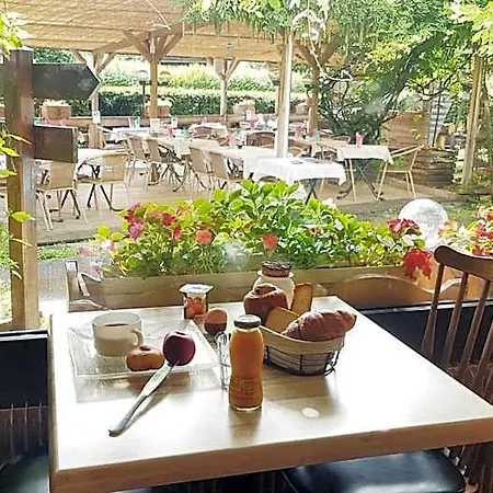 Hotel De Costaroche 2*